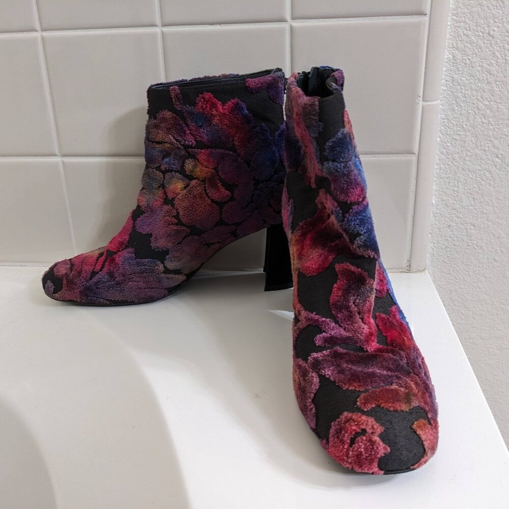 Stuart Weitzman Bacari Brocade Botanic Velvet Bootie Womens Size 7.5